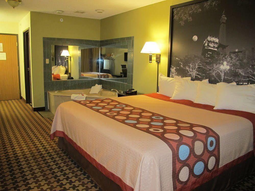 Super 8 By Wyndham Cloverdale Wine Country Exteriör bild